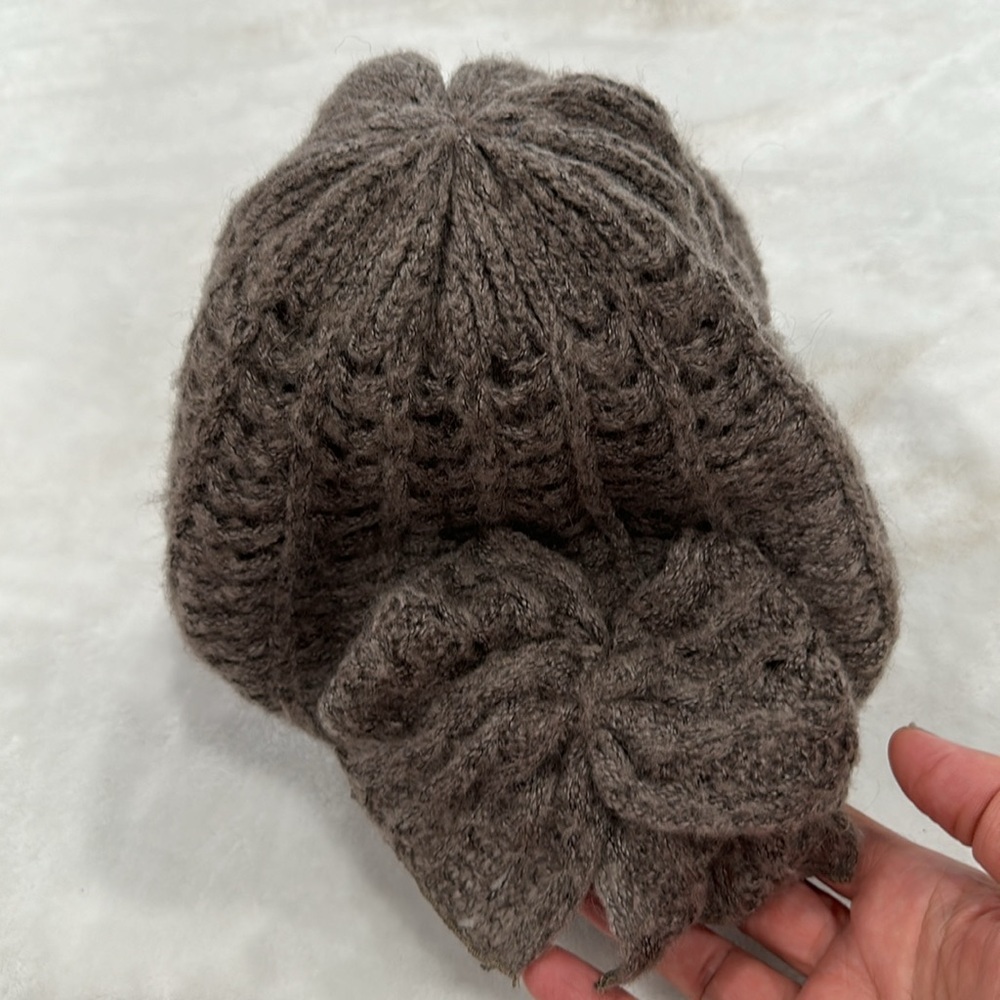 Complit by Marisa wool blend knitted beanie one size fits all.